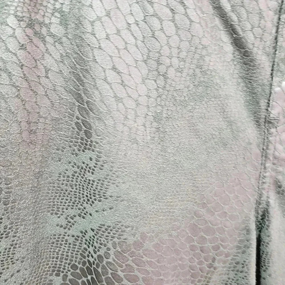 HUE Faux Leather Croc Pant - Picture 6 of 6